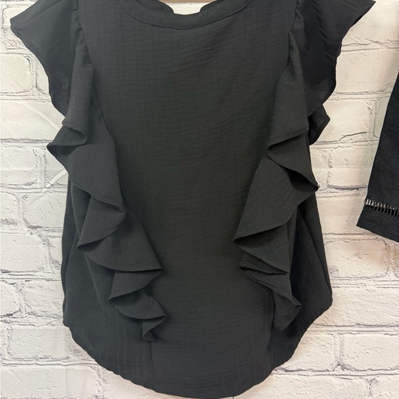 (Set)Black Ruffle Button-Front Blouse with Matching Shorts - Picture 5 of 7